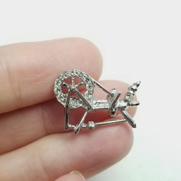 Vintage Tiny Spinning Wheel Rhinestone Brooch Knitting Yarn Crafting Lapel Pin - Picture 6 of 6